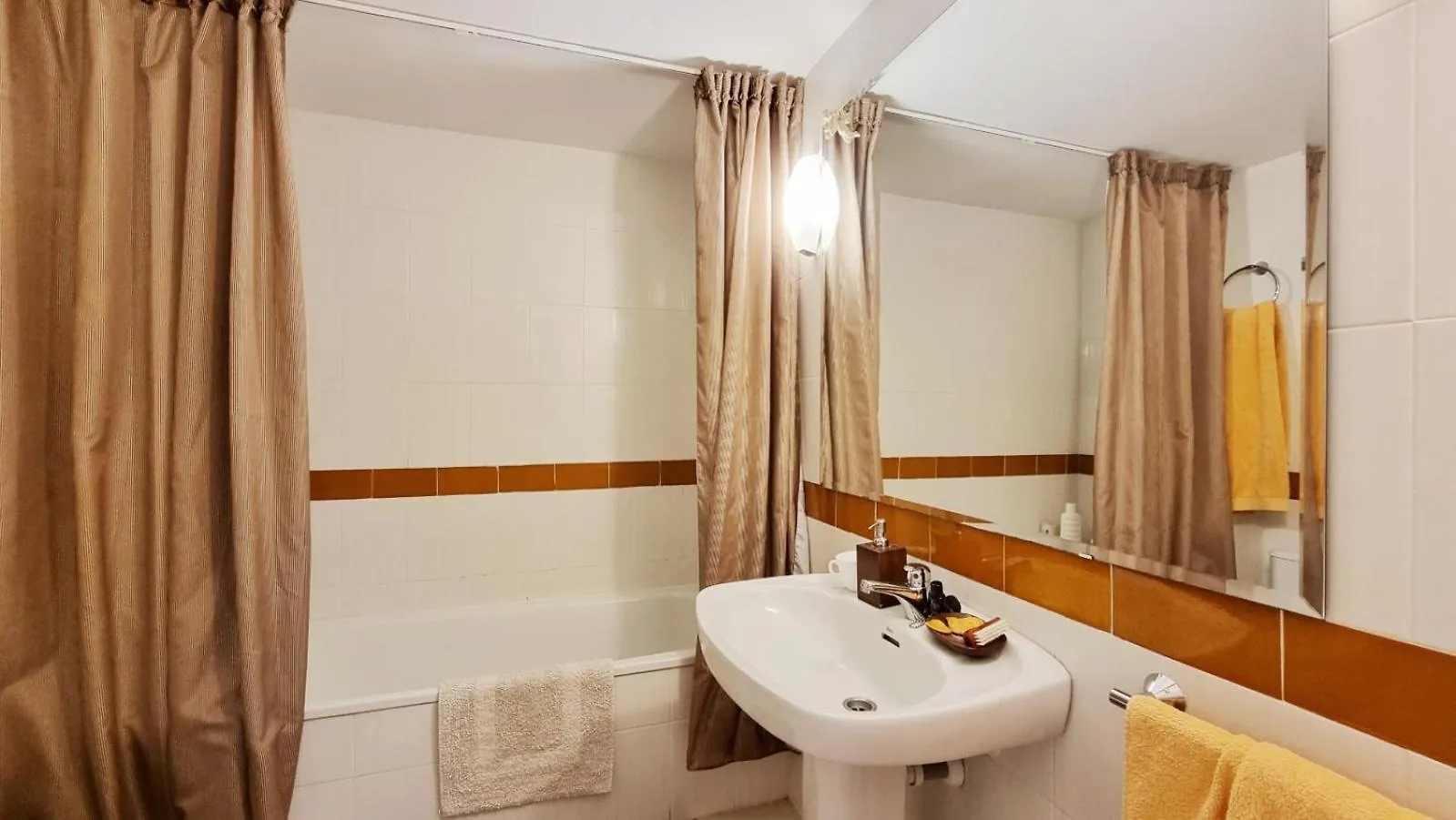 דירות 7926 Apartament In Llança 0*,  ספרד